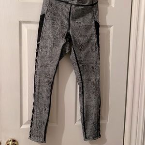 Lululemon 25” size 6 leggings
